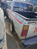 Nissan pick up 98 çıkma orjinal sağ arka çamurluk 