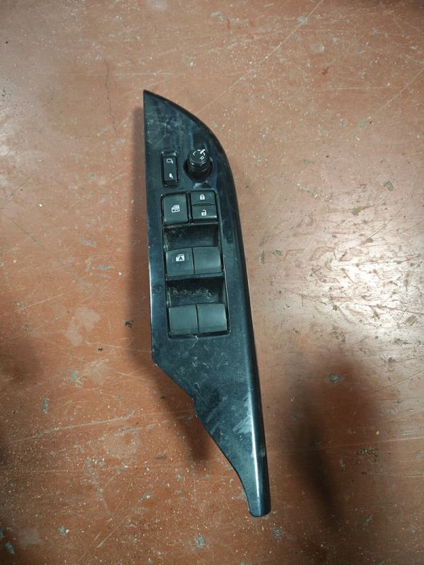 Toyota hilux çıkma orjinal 2023 model sol dörtlü cam düğmesi