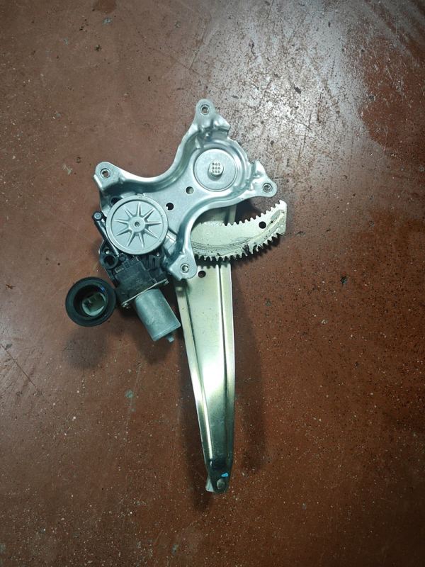 Toyota hilux çıkma orjinal 2023 arka kapı krikosu