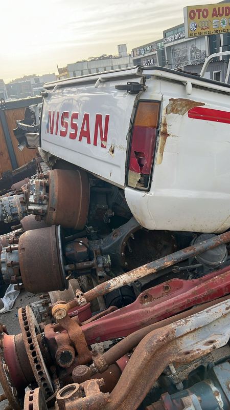 Nissan Pickup 1998 Model Çıkma Orjinal Komple Arka Kasa