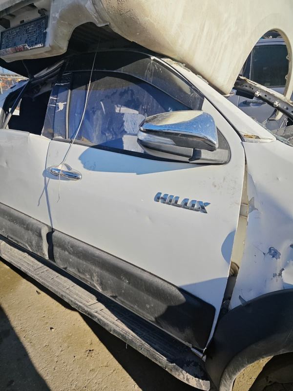 Toyota Hilux Çıkma Orjinal 2015-2023 Sağ Kapı Beyaz