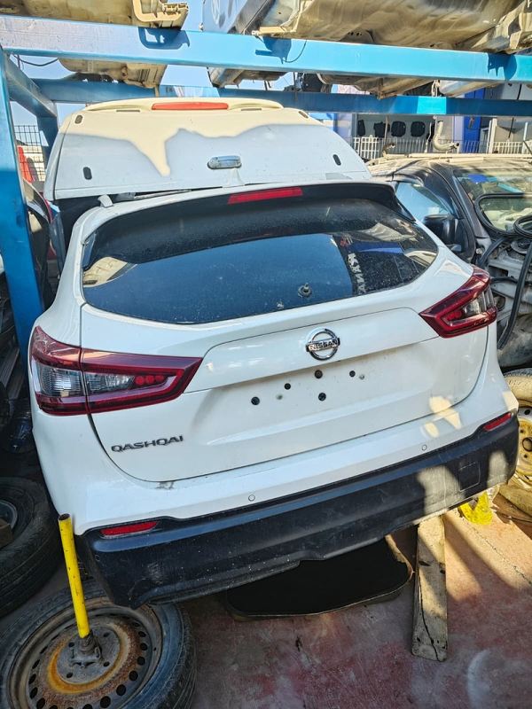 Nissan Qashqai Çıkma Orjinal 2014-2018 Model Bagaj Kapağı Beyaz