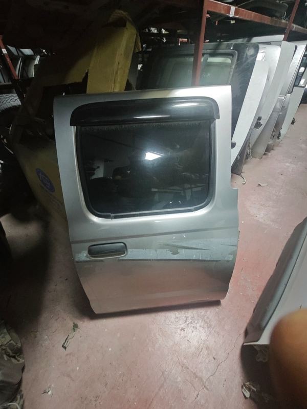 Nissan Skystar Çıkma Orjinal 2003-2012 Model Sağ Arka Kapı